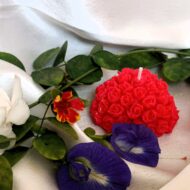 EKAA™ Heart of Roses Soy Candle Red 2